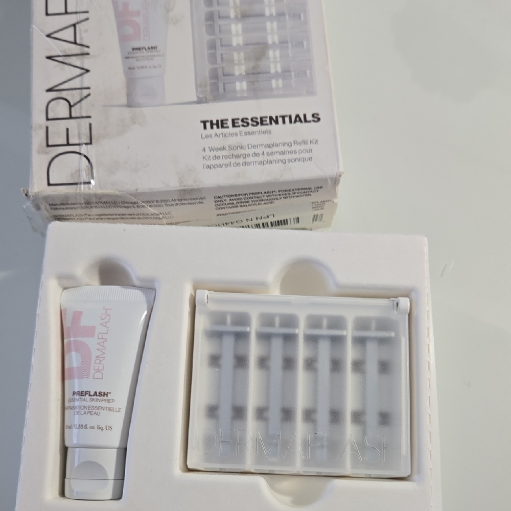 Luxe+ Sonic Dermaplaning Refill Kit - White - Picture 2 of 7